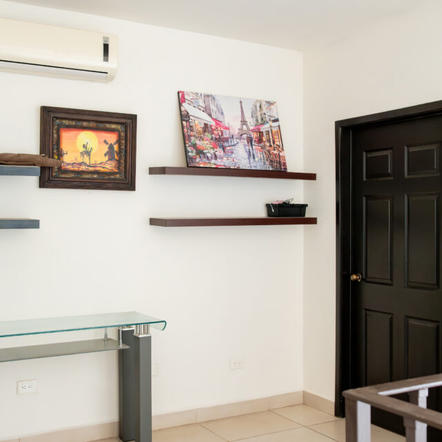 https://casademo.livinghermosillo.com/wp-content/uploads/2025/08/Z62_2157-640x640.jpg