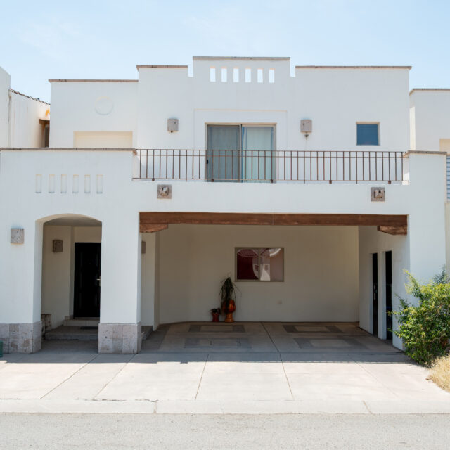 https://casademo.livinghermosillo.com/wp-content/uploads/2025/08/Z62_2249-640x640.jpg