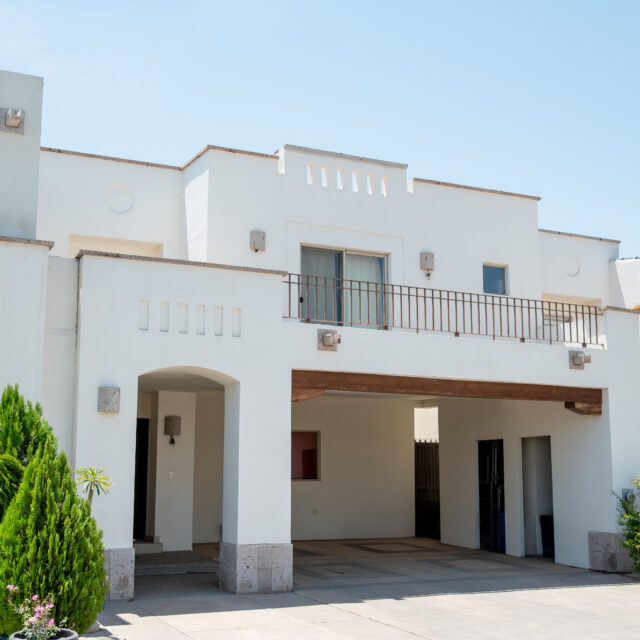 https://casademo.livinghermosillo.com/wp-content/uploads/2025/08/Z62_2261-640x640.jpg